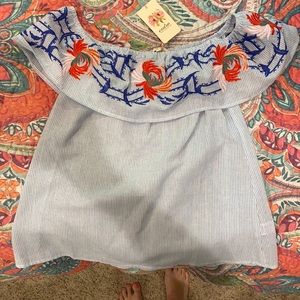 Nwt small linen embroidered top